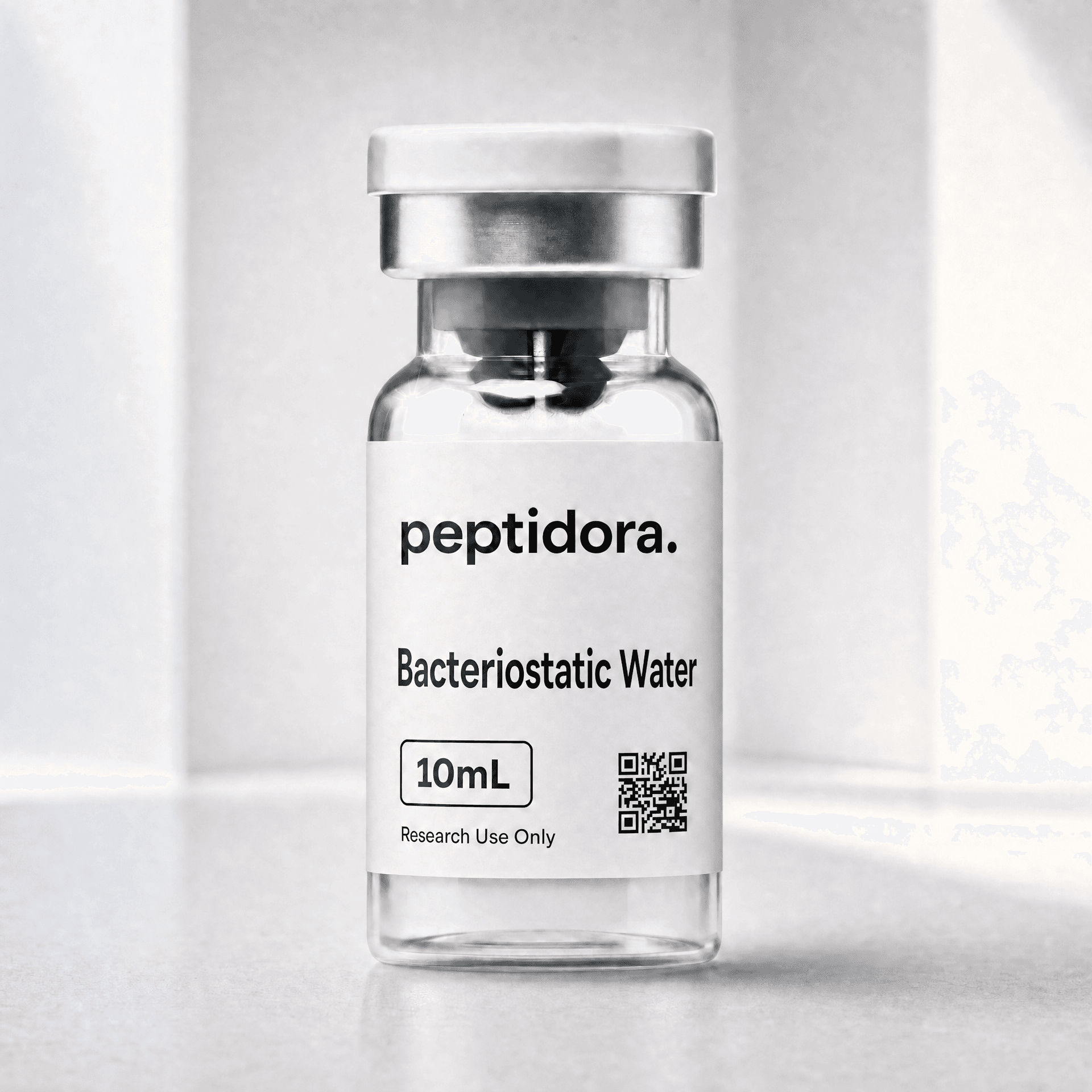 Agua bacteriostática, 10 mL. Fotografía original del vial PEPTIDORA.